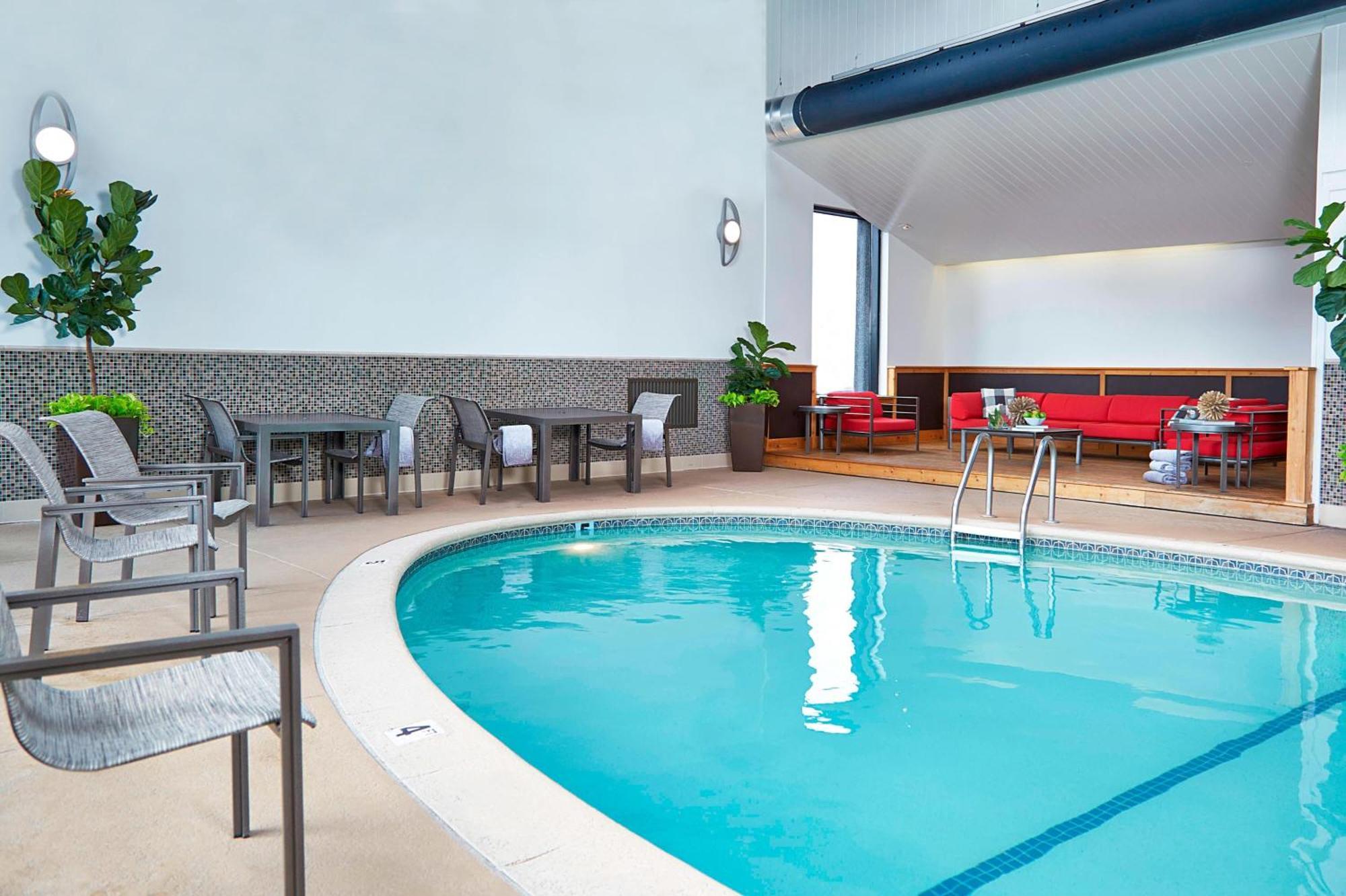 Renaissance St. Louis Airport Hotel Berkeley Екстериор снимка