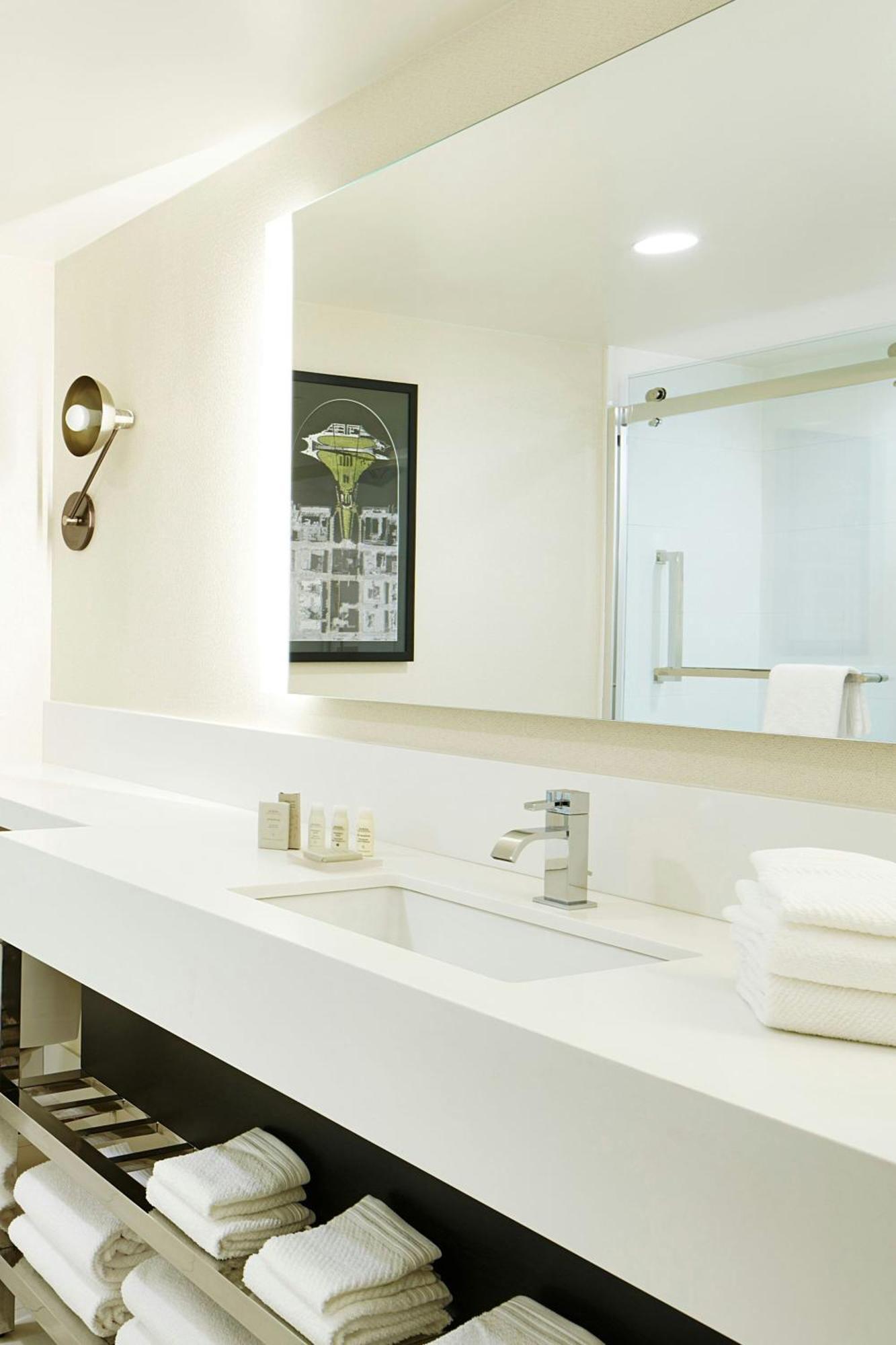 Renaissance St. Louis Airport Hotel Berkeley Екстериор снимка