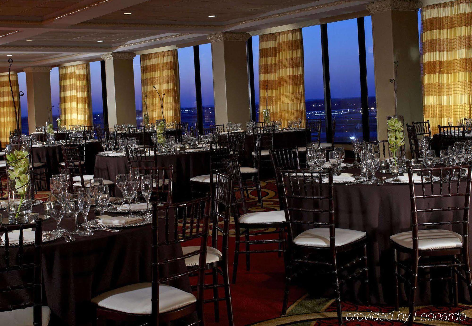 Renaissance St. Louis Airport Hotel Berkeley Съоръжения снимка