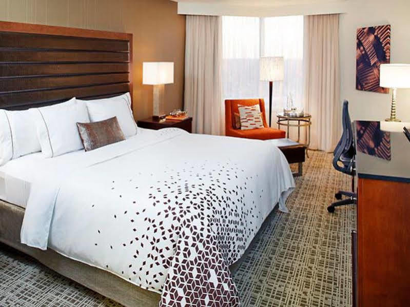 Renaissance St. Louis Airport Hotel Berkeley Екстериор снимка