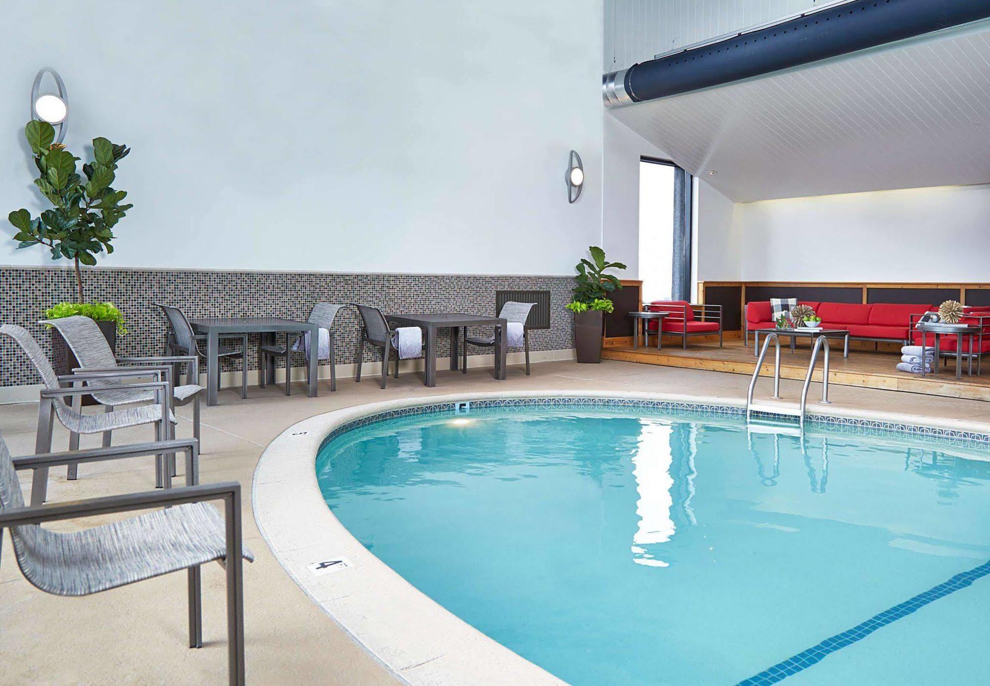 Renaissance St. Louis Airport Hotel Berkeley Екстериор снимка