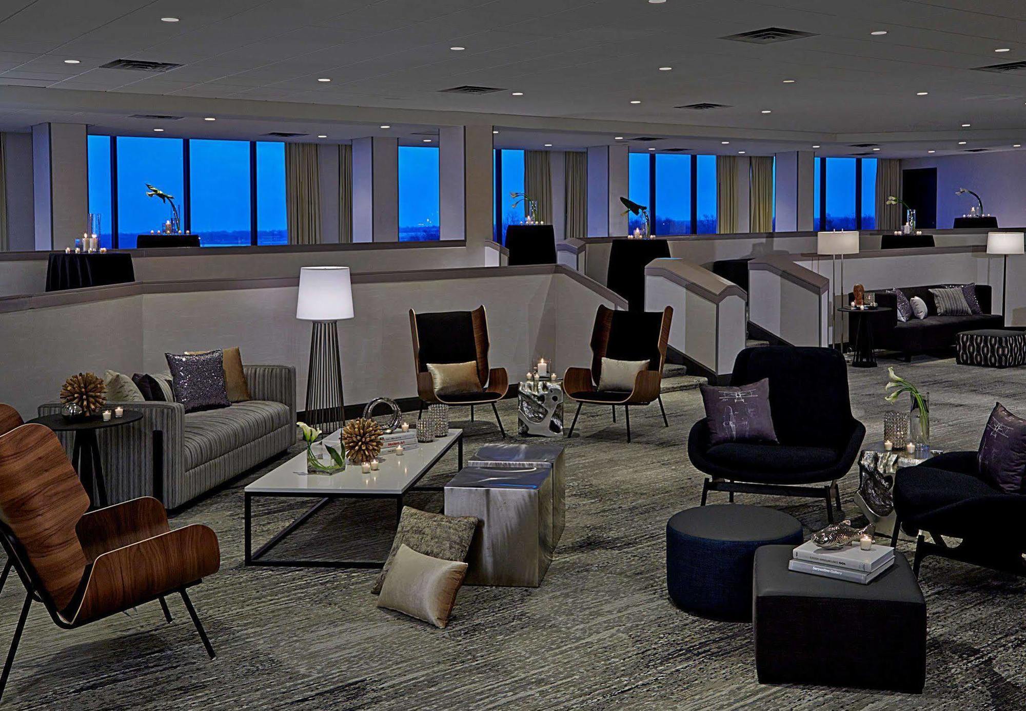 Renaissance St. Louis Airport Hotel Berkeley Екстериор снимка