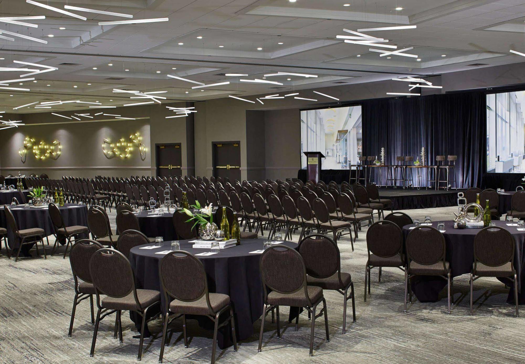 Renaissance St. Louis Airport Hotel Berkeley Екстериор снимка