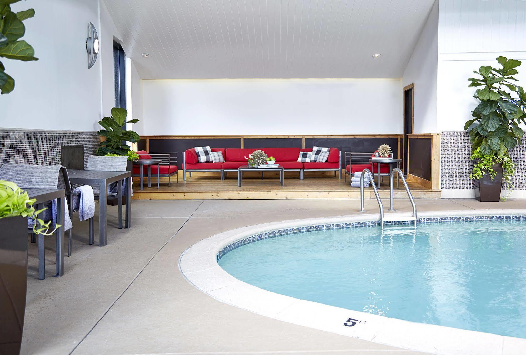 Renaissance St. Louis Airport Hotel Berkeley Екстериор снимка